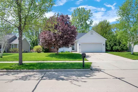 5001 N Applebend Dr, Appleton, WI 54913 photo 2