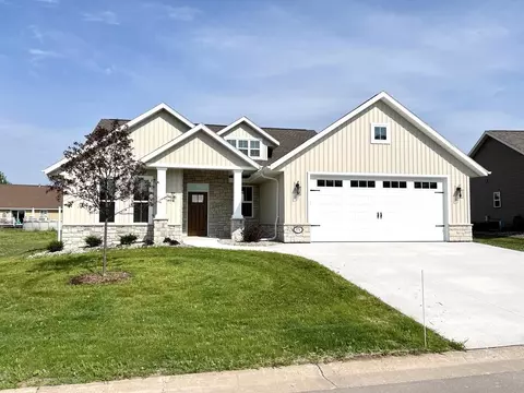 834 Fountain Way, Menasha, WI 54952