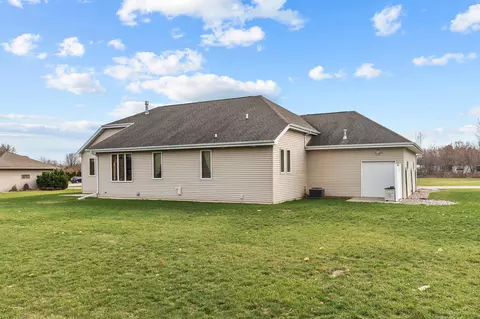 Exterior - 5770 Natures Ln, Appleton, WI 54914 photo 10 of 13