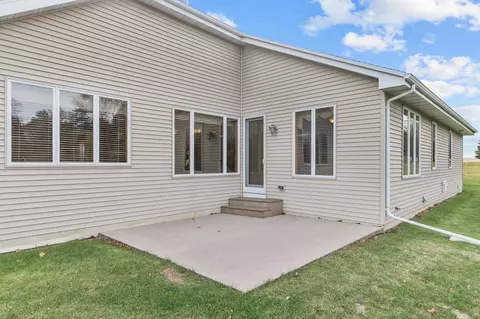 Exterior - 5770 Natures Ln, Appleton, WI 54914 photo 7 of 13