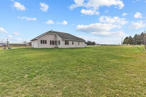 Exterior - 5770 Natures Ln, Appleton, WI 54914 photo 9 of 13