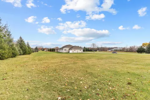 Exterior - 5770 Natures Ln, Appleton, WI 54914 photo 12 of 13