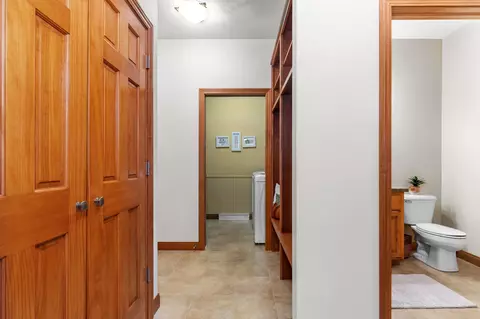 Entry Way - 5770 Natures Ln, Appleton, WI 54914 photo 3 of 5