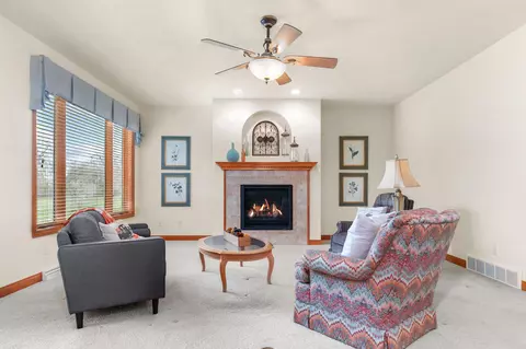 Living - 5770 Natures Ln, Appleton, WI 54914 photo 3 of 5