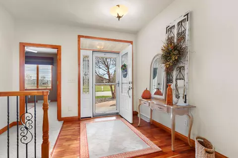 Entry Way - 5770 Natures Ln, Appleton, WI 54914 photo 1 of 5