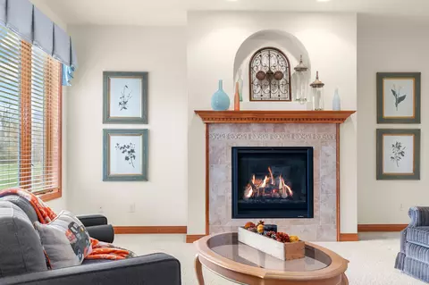 Living - 5770 Natures Ln, Appleton, WI 54914 photo 4 of 5