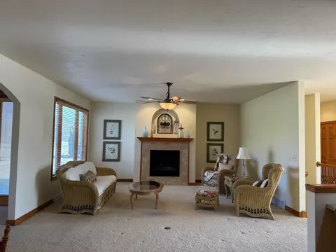 Living - 5770 Natures Ln, Appleton, WI 54914 photo 2 of 5