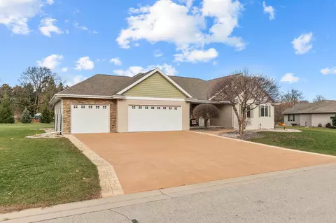 Exterior - 5770 Natures Ln, Appleton, WI 54914 photo 2 of 13