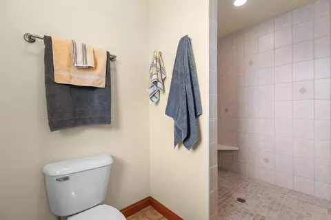 Bath - 5770 Natures Ln, Appleton, WI 54914 photo 3 of 7