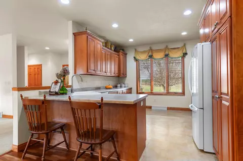 Kitchen - 5770 Natures Ln, Appleton, WI 54914 photo 3 of 5
