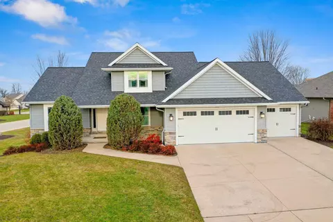 2049 E Higgins Hl, De Pere, WI 54115