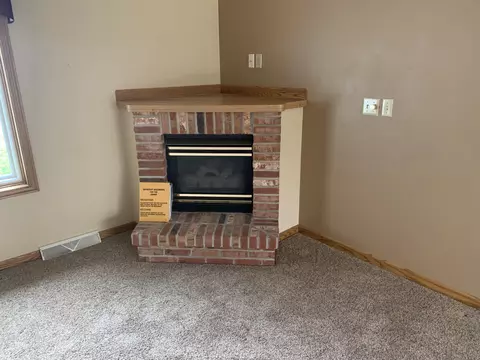 2410 N Skylark Dr, Appleton, WI 54914 photo 2