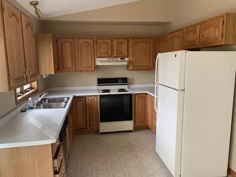 2410 N Skylark Dr, Appleton, WI 54914 photo 4