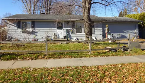 805 Greenfield Trl, Oshkosh, WI 54904