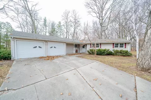 2850 Timber Ln, Green Bay, WI 54313