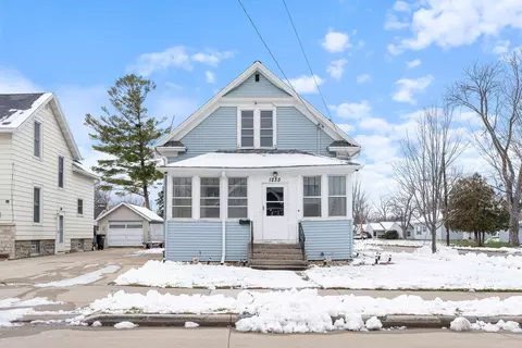 1235 Grand St, Oshkosh, WI 54901