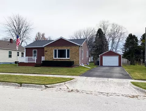 206 Stassen St, Algoma, WI 54201