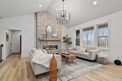 2932 E Aquamarine Ave, Appleton, WI 54913 photo 4