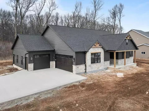 2932 E Aquamarine Ave, Appleton, WI 54913