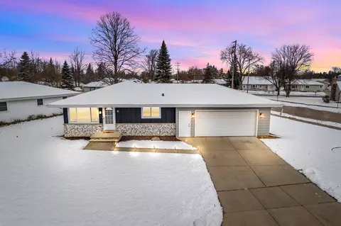 4 Tracy Ct, Appleton, WI 54915