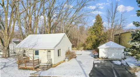 2120 Riverview Dr, Green Bay, WI 54303