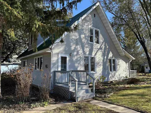401 Mill St, White Lake, WI 54491