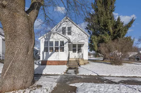 1202 Daggett St, Marinette, WI 54143