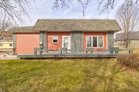 400 Wymore Ave, Kingsford, MI 49802