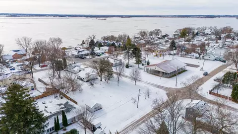 5774 Erie St, Butte Des Morts, WI 54927