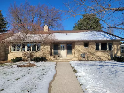623 Ledgeview Blvd, Fond Du Lac, WI 54935