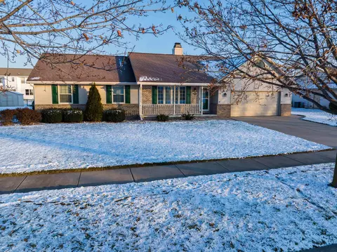 1242 Drews Dr, De Pere, WI 54115