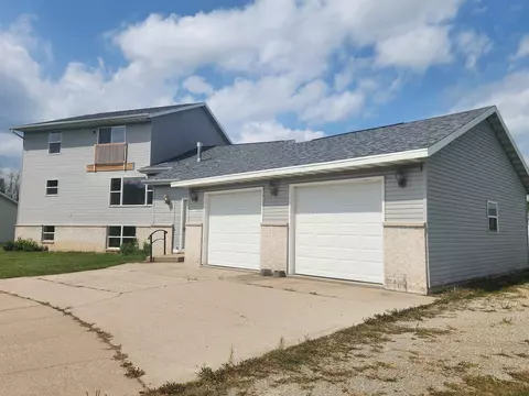 1027 Maple Vista Ct, Seymour, WI 54165