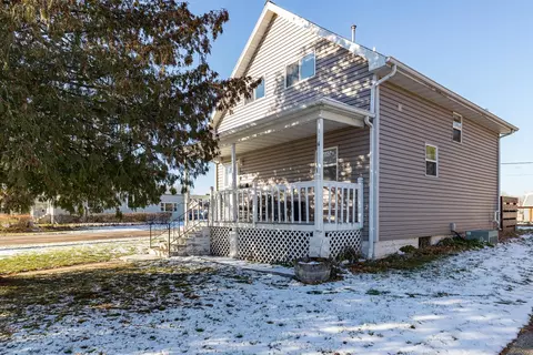 1054 Van Buren Ave, Oshkosh, WI 54902