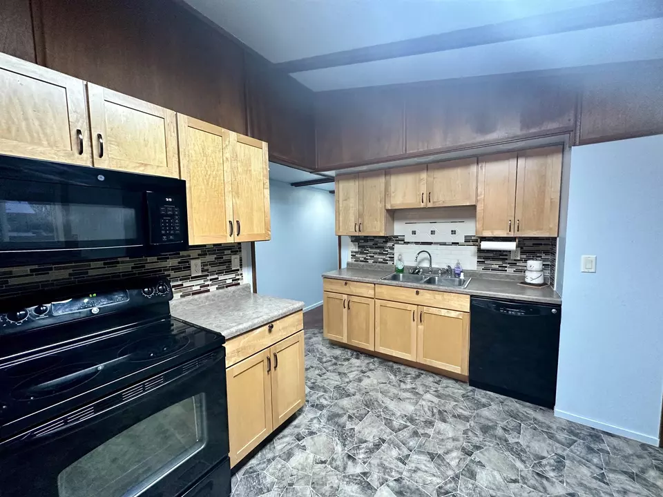  934 S Cleveland St, Shawano, WI 54166 photo 3