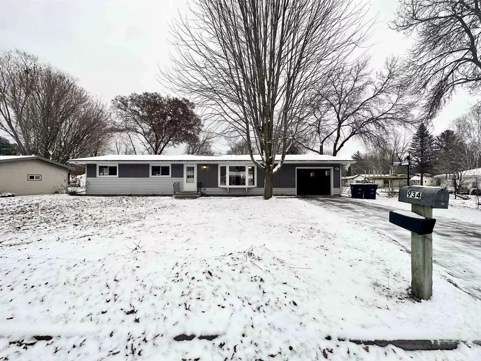  934 S Cleveland St, Shawano, WI 54166 photo 1