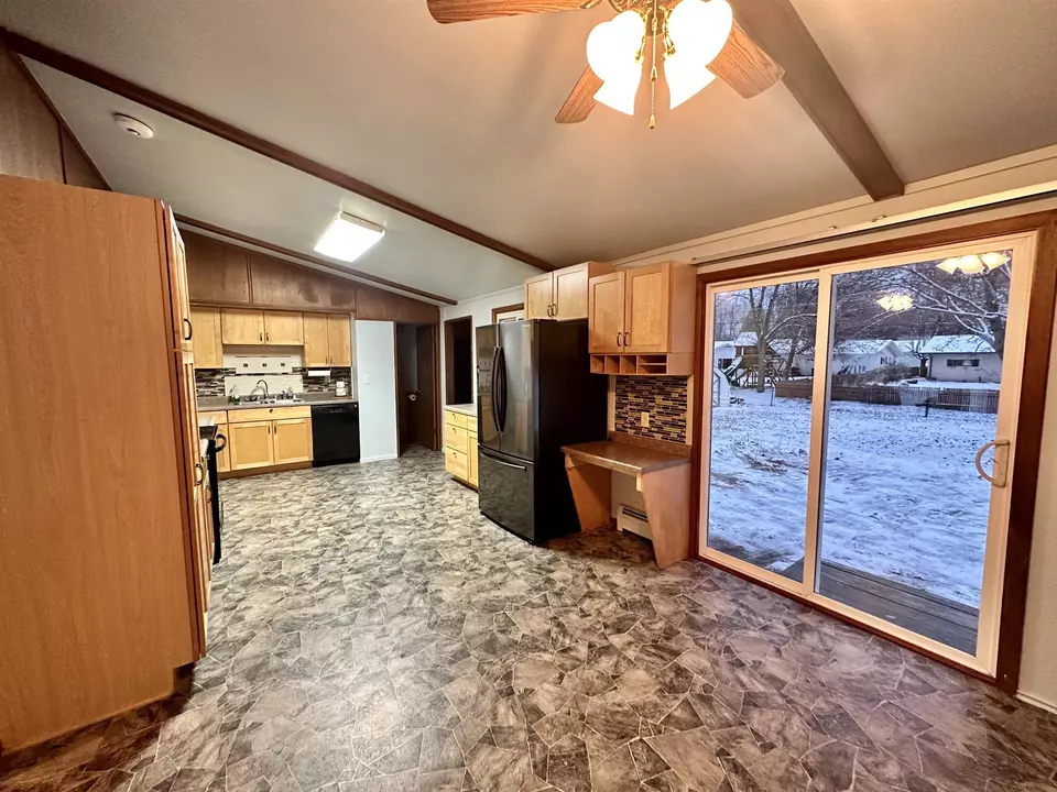  934 S Cleveland St, Shawano, WI 54166 photo 5