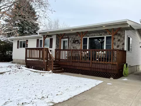 510 2nd St, Weyauwega, WI 54983