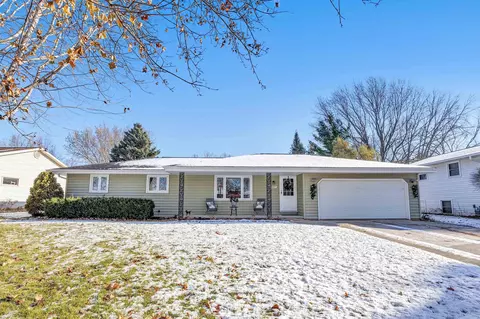 437 Robert Ln, Green Bay, WI 54311