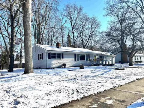 2206 S Gladys Ave, Appleton, WI 54915 photo 2