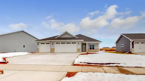 418 Hidden Creek Trl, Howard, WI 54303