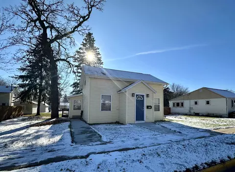 509 8th Ave, Baraboo, WI 53913