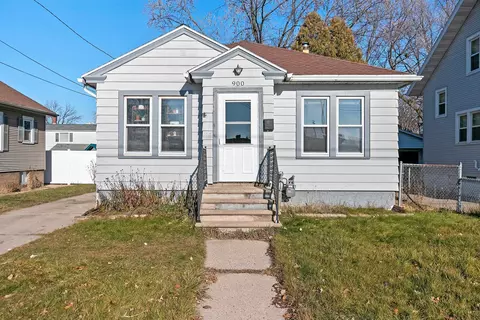 900 School Pl, Green Bay, WI 54303