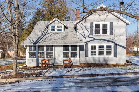 112 E High St, Weyauwega, WI 54983