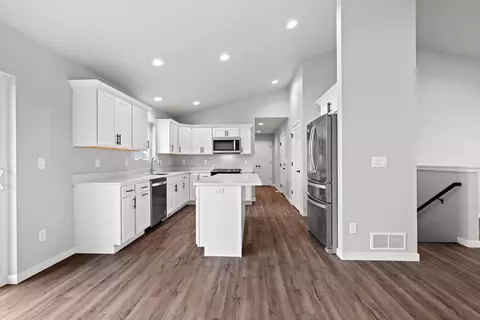 566 Emerald Isle Ct, Wrightstown, WI 54180 photo 5