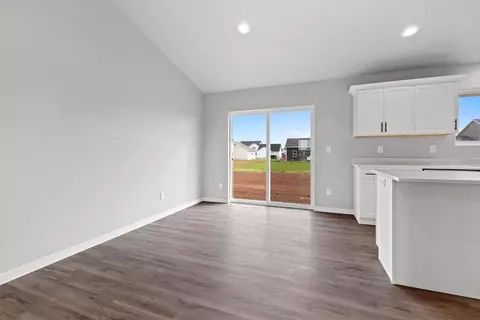 566 Emerald Isle Ct, Wrightstown, WI 54180 photo 8