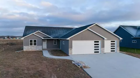 3800 Ridgecrest Ln, Kaukauna, WI 54130