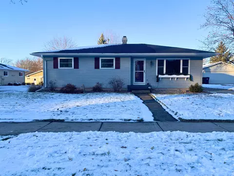 718 Sterling Dr, Fond Du Lac, WI 54935