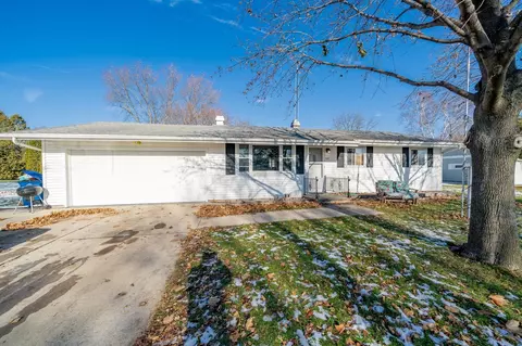 640 W Gruenwald Ave, Oshkosh, WI 54901