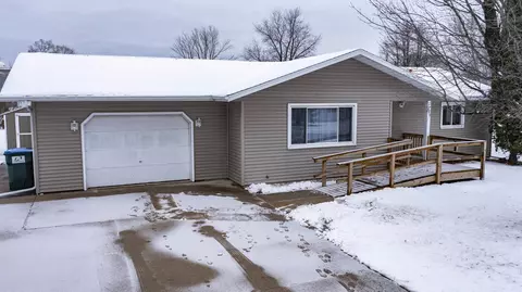 435 E Valley View Dr, Wautoma, WI 54982
