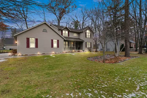 3020 Whirthington Ct, Suamico, WI 54173